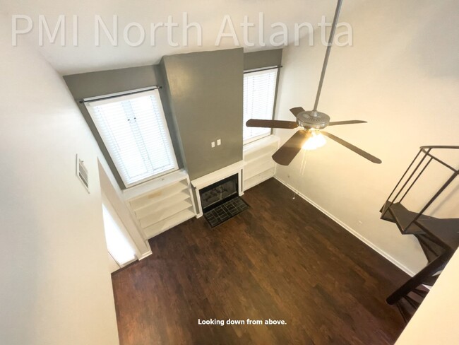 Building Photo - Pet Friendly End Unit!
