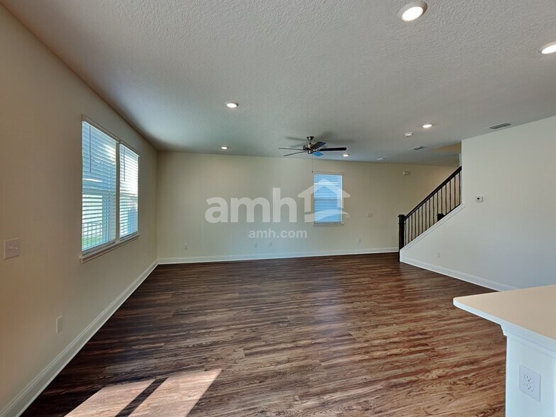 Building Photo - 157 Onate Cir