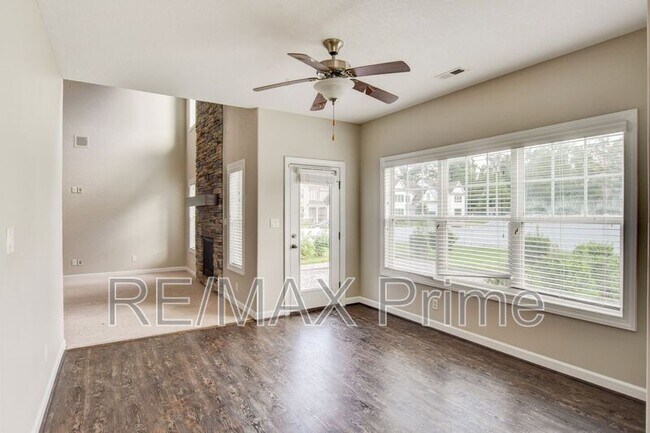 Building Photo - 813 Evelyn Way