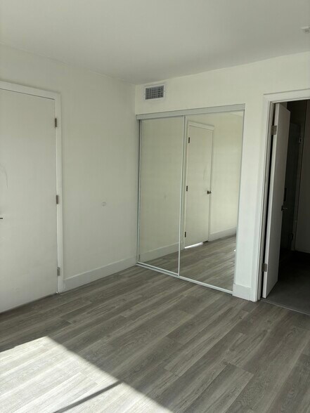 Building Photo - 17051 NE 35th Ave