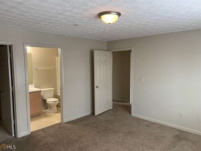 Building Photo - 9202 Fairington Ridge Cir