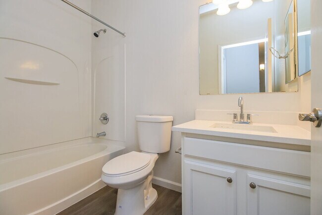 Building Photo - 1830 E Omega Dr