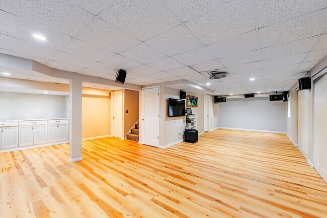 Building Photo - 1265 Dunbarton Dr