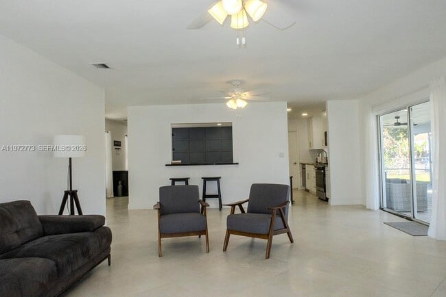 Building Photo - 9731 Bel Aire Dr