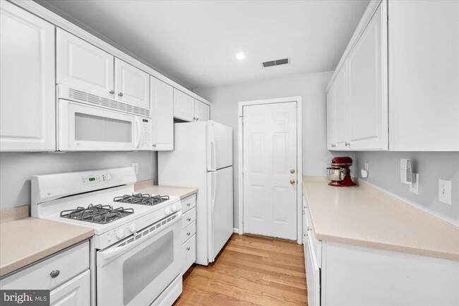 Building Photo - 4910 Barbour Dr