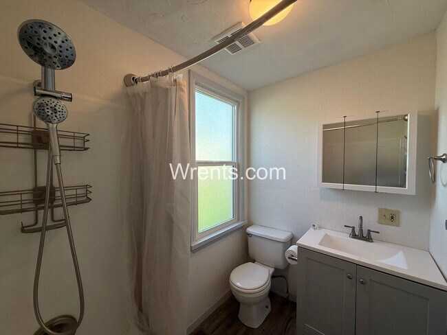 Building Photo - 1007 W Frederick Ave