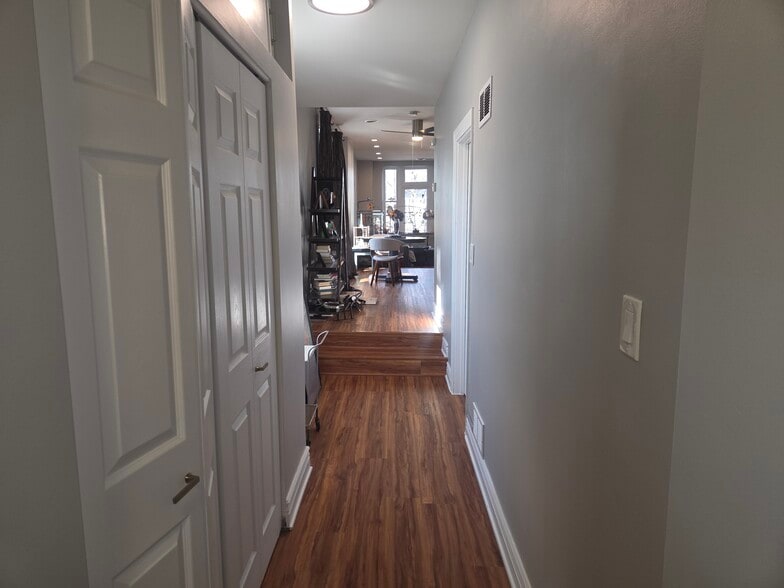 Building Photo - 2557 W Superior St