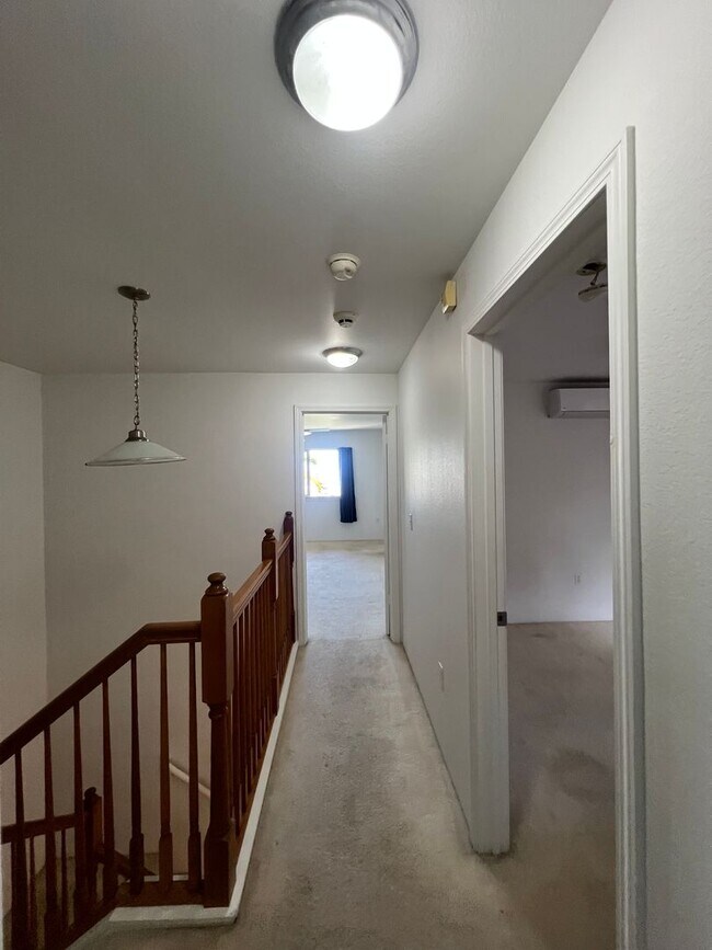 Building Photo - 2 Bedroom / 2.5 Bath Condo with 1 car gara...