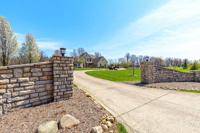 Building Photo - 100 Bermuda Dr