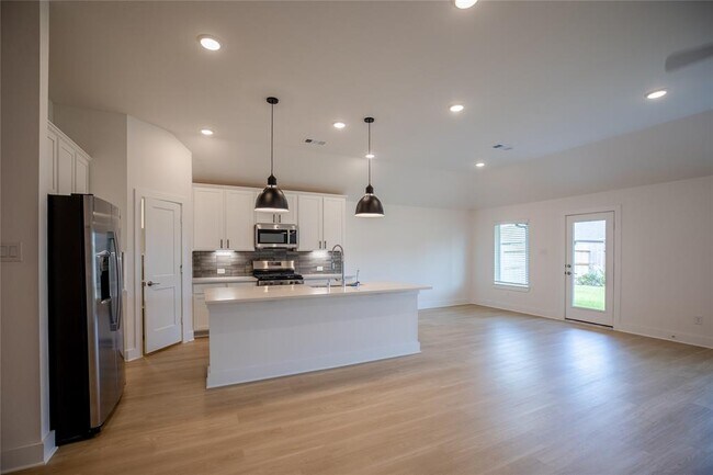 Building Photo - 8622 Sun Coral Dr