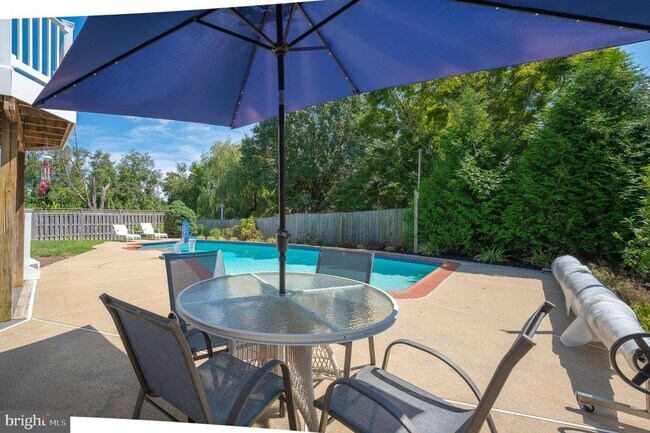 Building Photo - 1615 Spottsworth Way