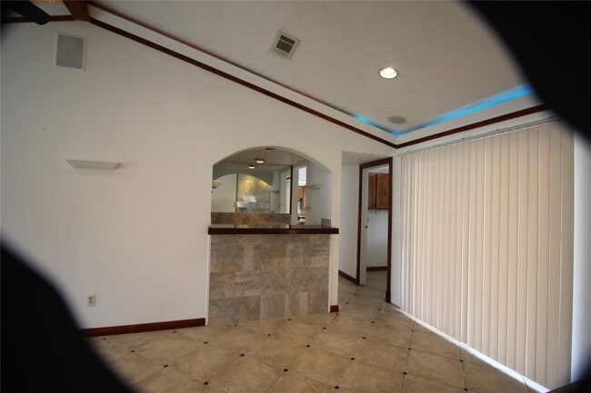 Building Photo - 458 Woodrail Dr