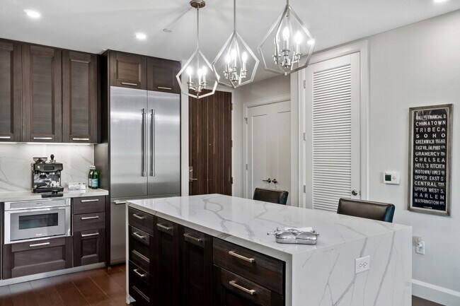 Building Photo - 1330 Lancaster St