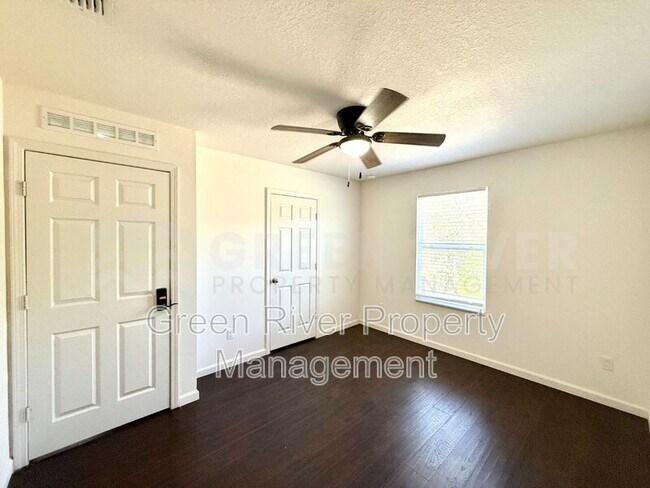 Building Photo - 8704 Lake George Cir W