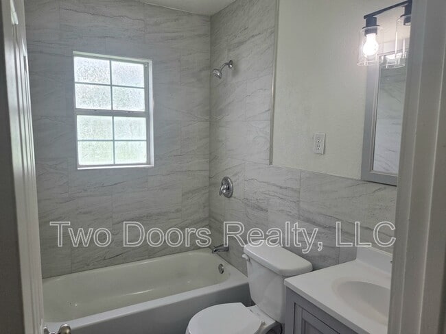 Building Photo - 222 W Fairchild Dr