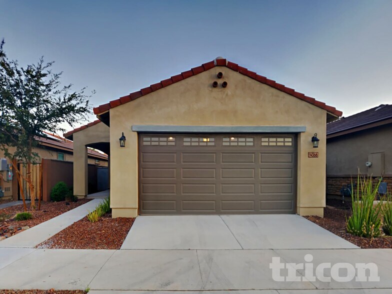 Building Photo - 14366 W Pershing St