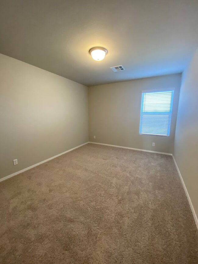 Building Photo - *Pre-leasing* Three Bedroom | Two Bath Hom...