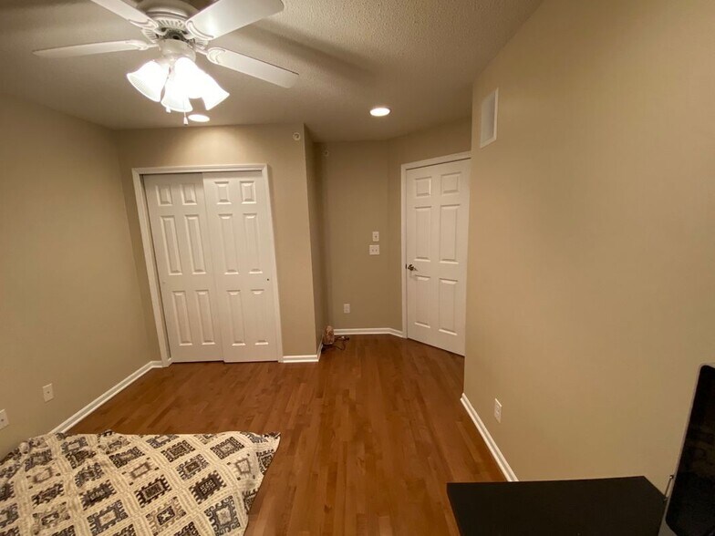 Building Photo - 5030 Archer Ln N