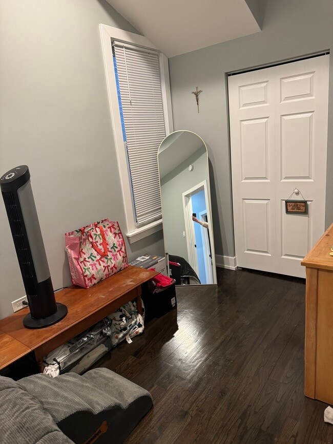 Building Photo - 2613 W Cortland St