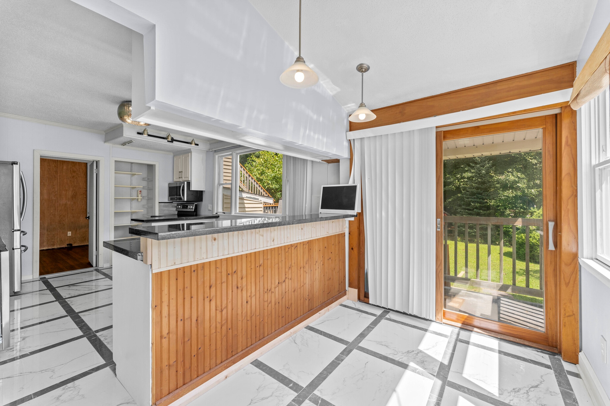 Building Photo - 210 Raymond Rd