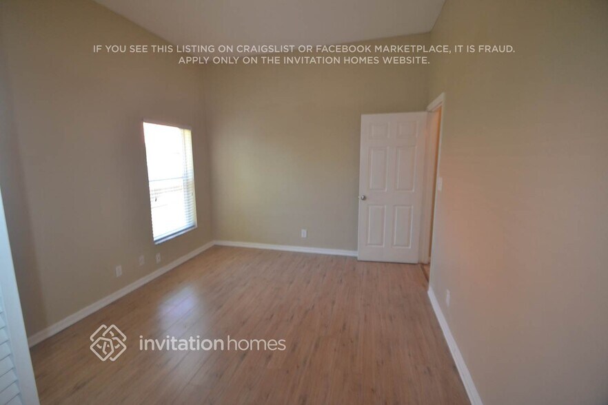 Building Photo - 12770 Kingsway Rd