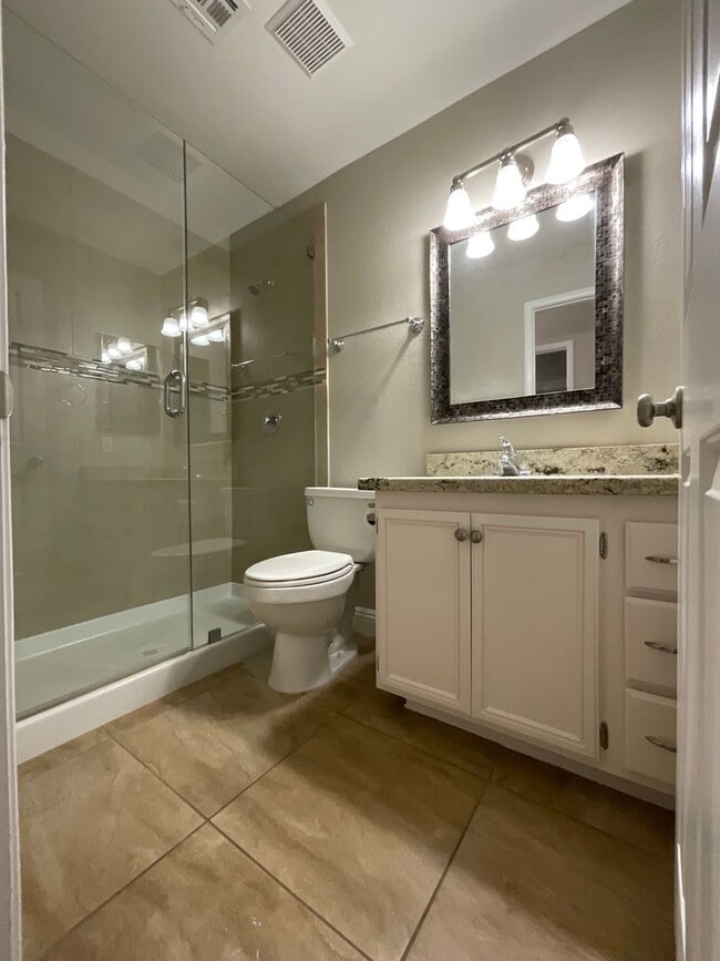 Building Photo - Single story beautiful home on corner, 3br...
