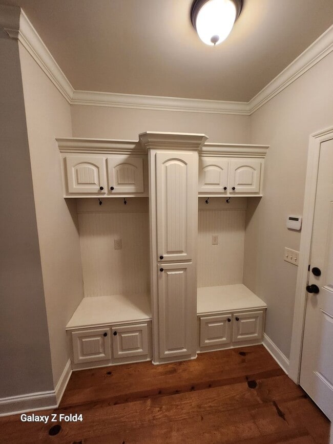 Building Photo - New Listing in Madison