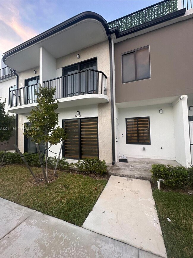 Building Photo - 14569 SW 261 St Ter