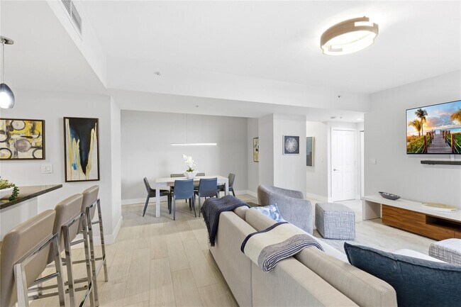 Building Photo - 511 SE 5 Ave