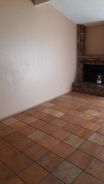 Building Photo - 684 White Cliffs Dr