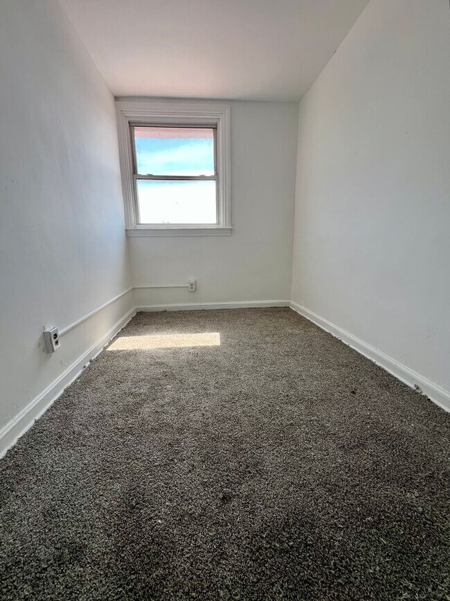 Building Photo - Gorgeous 3-Bedroom Townhome in Chester! Available NOW!