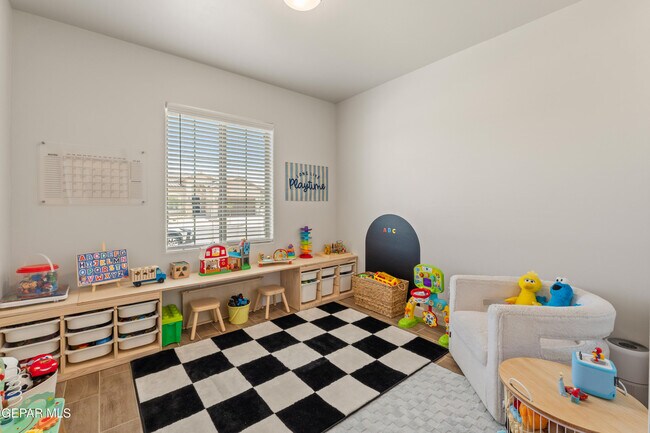 Building Photo - 828 Paseo Solar Dr