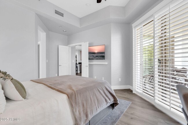 Building Photo - 945 E Playa Del Norte Dr