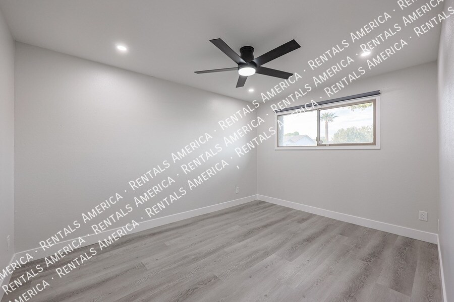 Building Photo - 5205 W Caribbean Ln