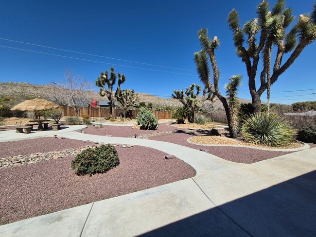 Building Photo - 3 bed/2 bath in Country Club Estates available now!