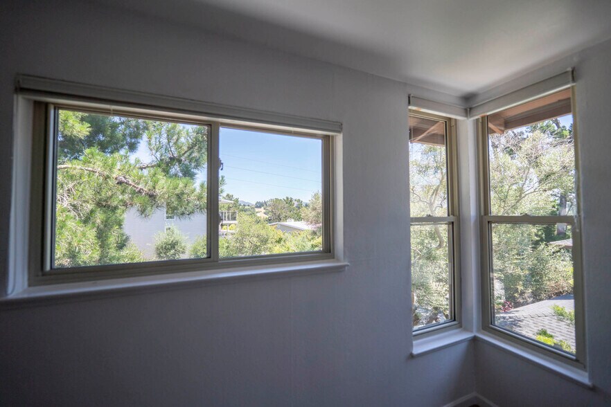 Building Photo - 2022 Ascot Dr