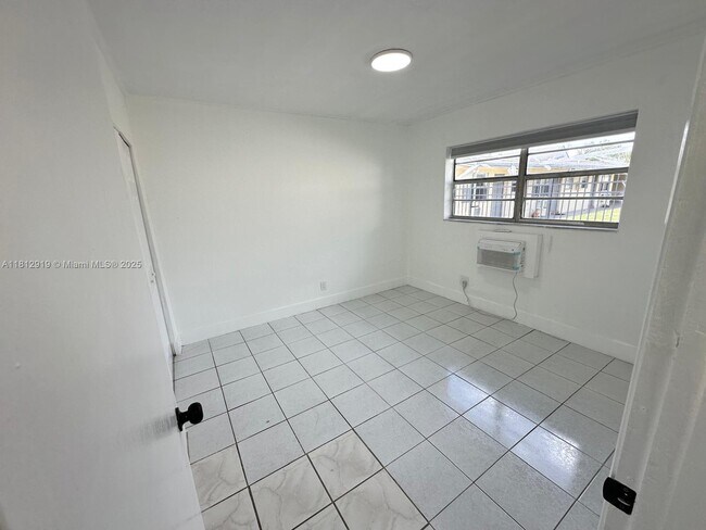 Building Photo - 6029 Polk St