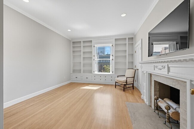 Building Photo - 412 Beacon St