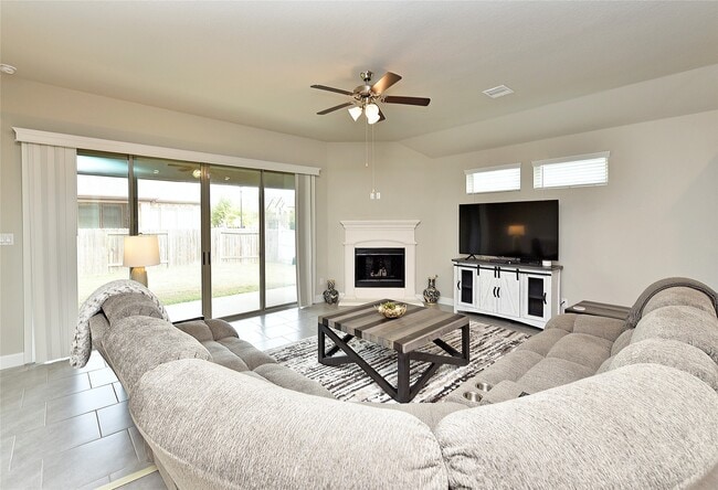 Building Photo - 5835 Euclid Loop