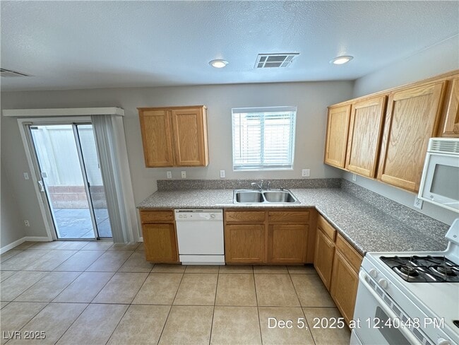 Building Photo - 75 Aldarra Canyon Ave