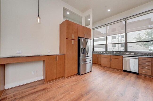 Building Photo - 2301 Camden Dr