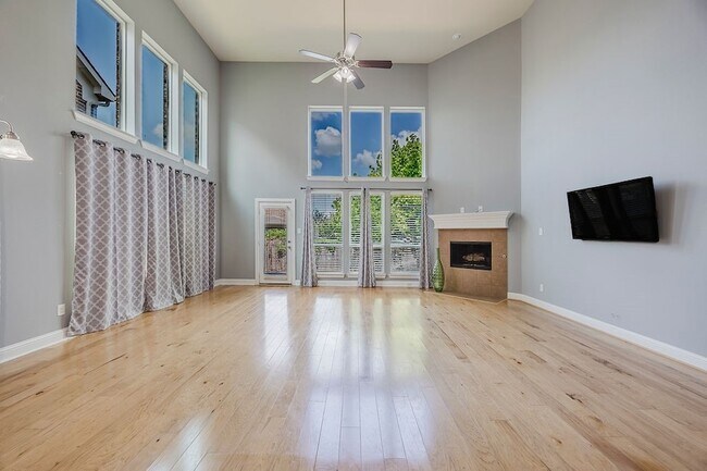 Building Photo - 15516 Mayflower Trail