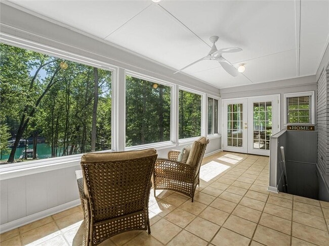 Building Photo - 6265 Lakeview Dr