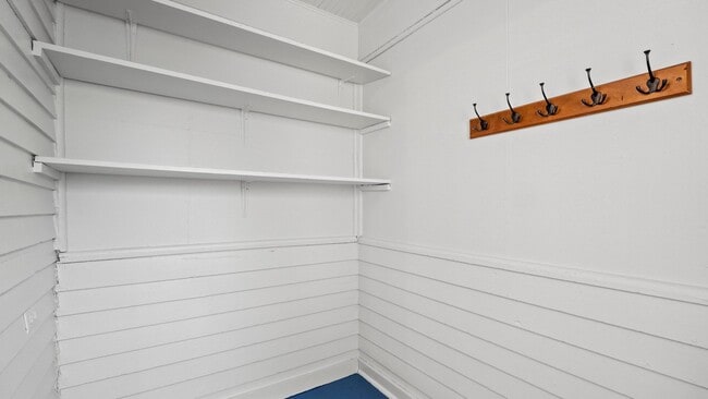 Building Photo - Single-family historic home in West Central with porch and private courtyard.