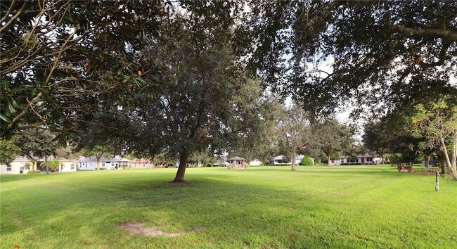 Building Photo - 5532 Sir Churchill Dr