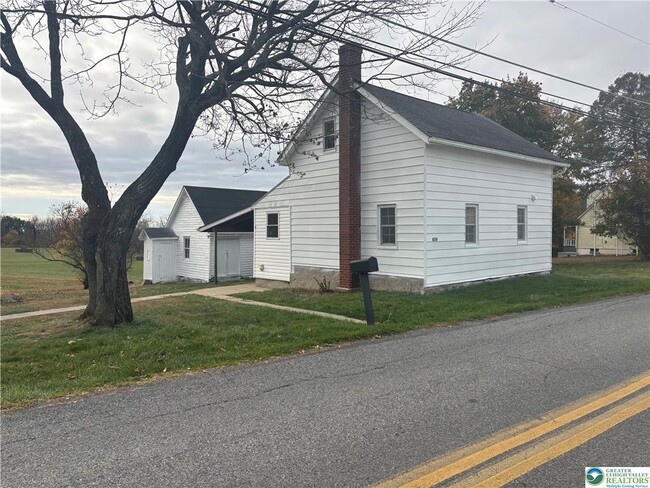 Building Photo - 654 Youngs Hill Rd