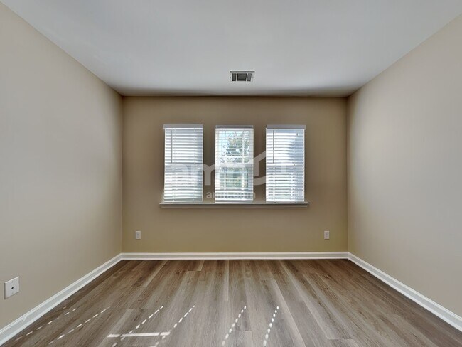 Building Photo - 25 Concordia Ct