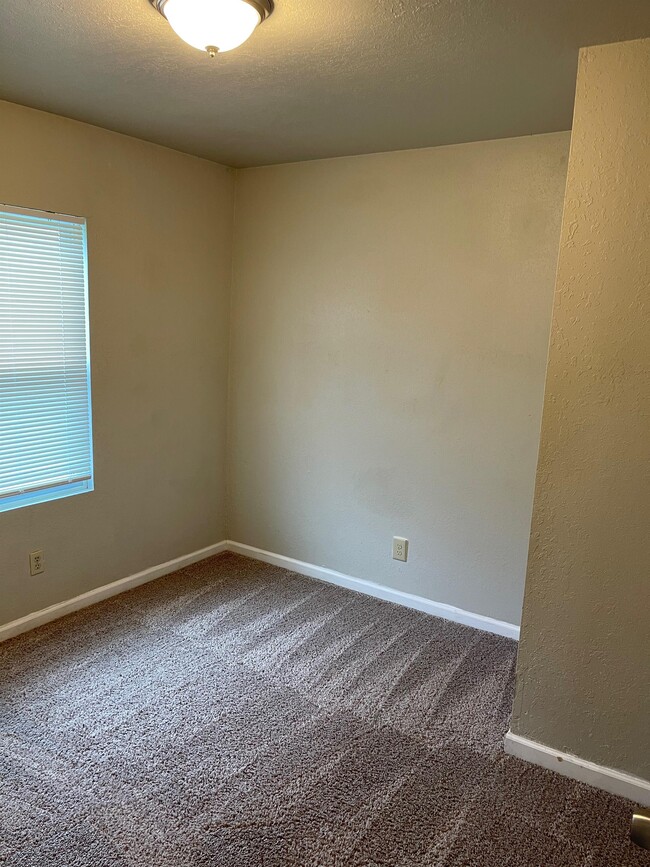 Building Photo - 8185 Center Dr