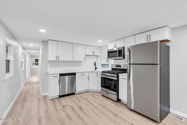 Building Photo - 56 Marcia Memorial Cir