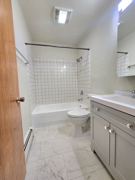 Bathroom - 4004 Cope St